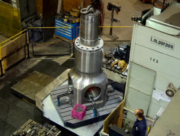 Composante de centrale en cours d'usinage sur une fraiseuse Parpas